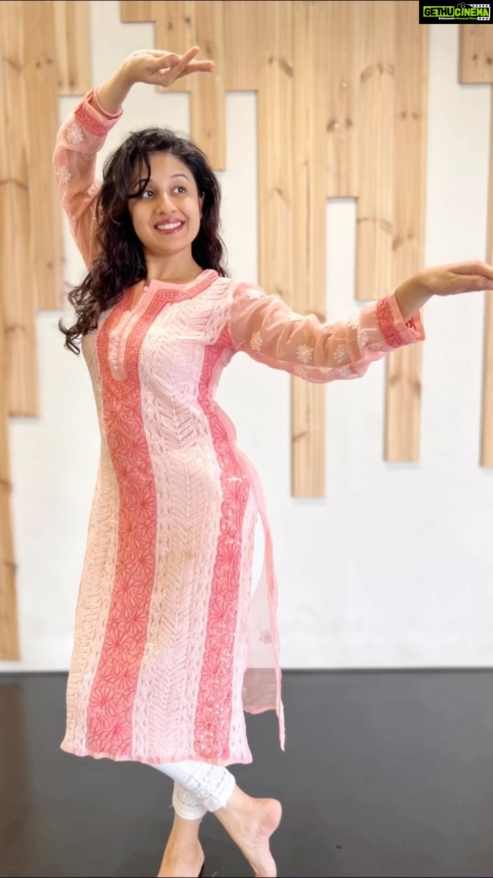 Paridhi Sharma Instagram - Classical vibes Space credit @kalariwarriors 🙏 #pink #natraj #simplelook #actor