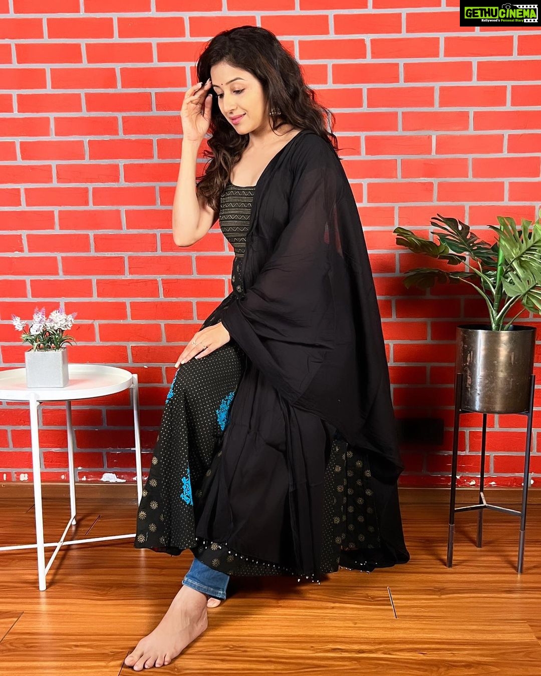Paridhi Sharma Instagram - Your only job as an artist is to put the truth out there into the world. Viola Davis #viola #myfavourite #actor #powerpack #truth