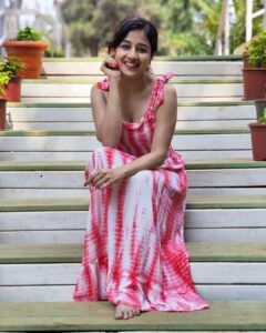 Paridhi Sharma Instagram - No matter how plain a woman may be, if truth and honesty are written across her face, she will be beautiful.
#monday #pink #nature #innerbeauty #pose #instapic