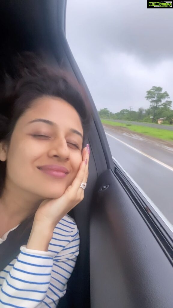 Paridhi Sharma Instagram - For the love of the song #simpleme #nomakeup #mezone #simple #real #wind #travel
