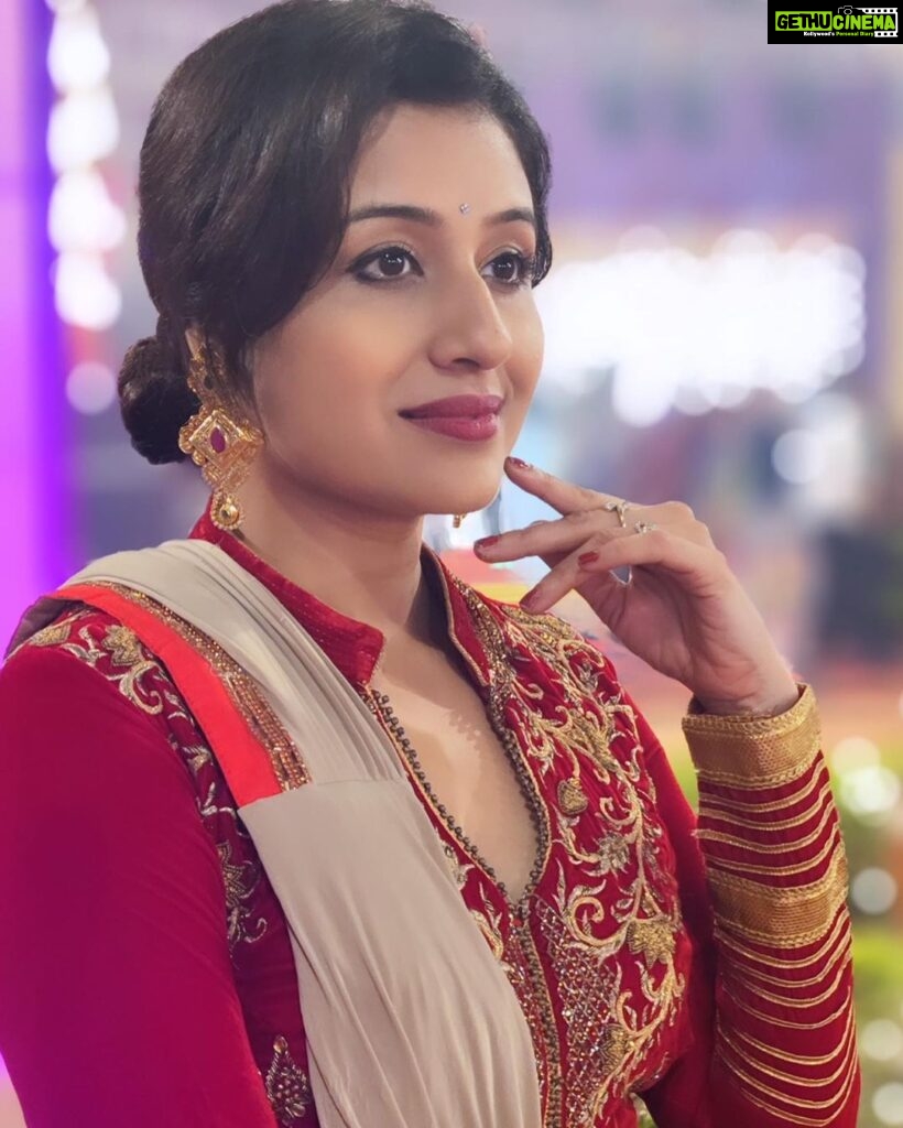 Paridhi Sharma Instagram - In the end we discover that to love and let go can be the same thing.. #loveforcaptions #mindfulthought #sari #wedding #red #indianlook