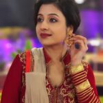 Paridhi Sharma Instagram - In the end we discover that to love and let go can be the same thing.. #loveforcaptions #mindfulthought #sari #wedding #red #indianlook