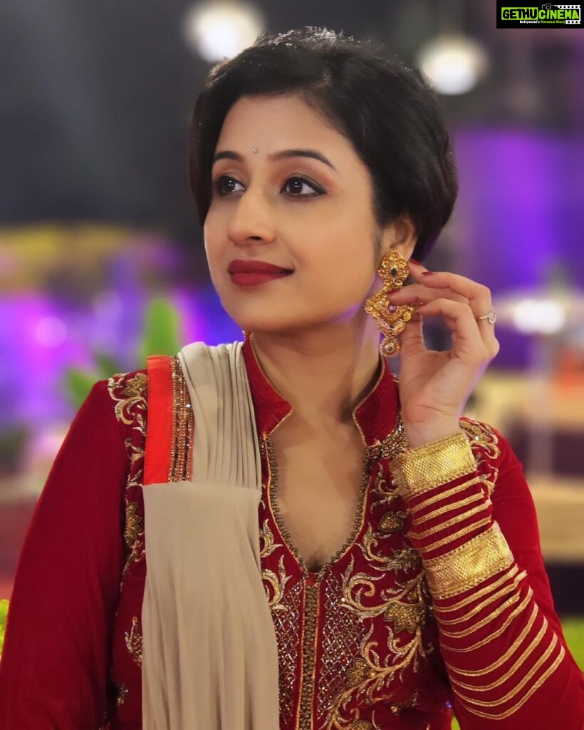 Paridhi Sharma Instagram - In the end we discover that to love and let go can be the same thing.. #loveforcaptions #mindfulthought #sari #wedding #red #indianlook
