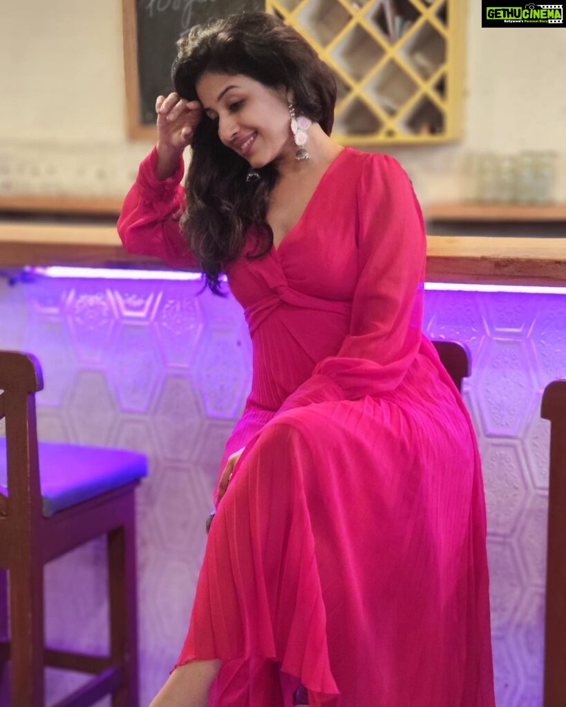 Paridhi Sharma Instagram - Pink Mind 🌸 #pink #dress #love #smile #pose #ready