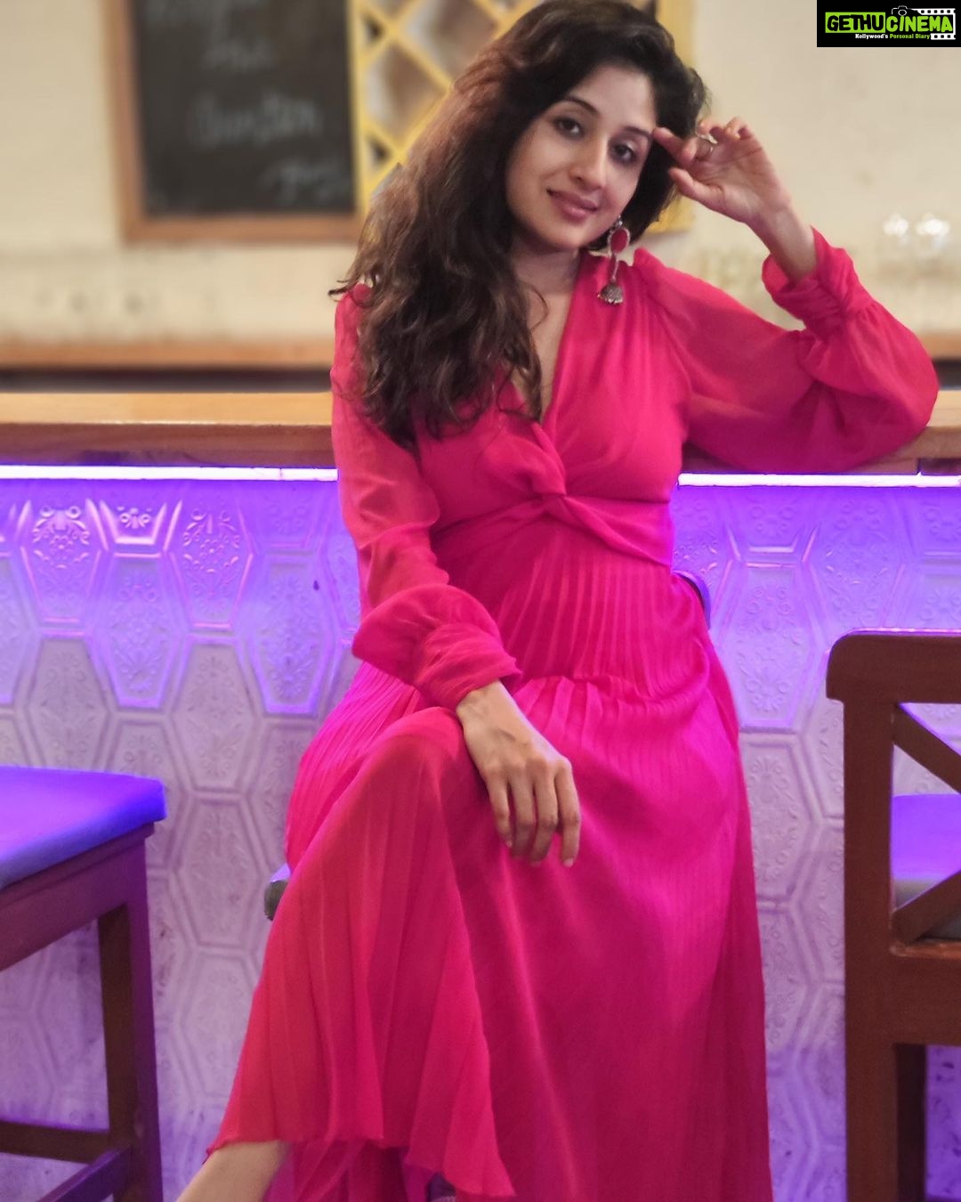 Paridhi Sharma Instagram - Pink Mind 🌸 #pink #dress #love #smile #pose #ready