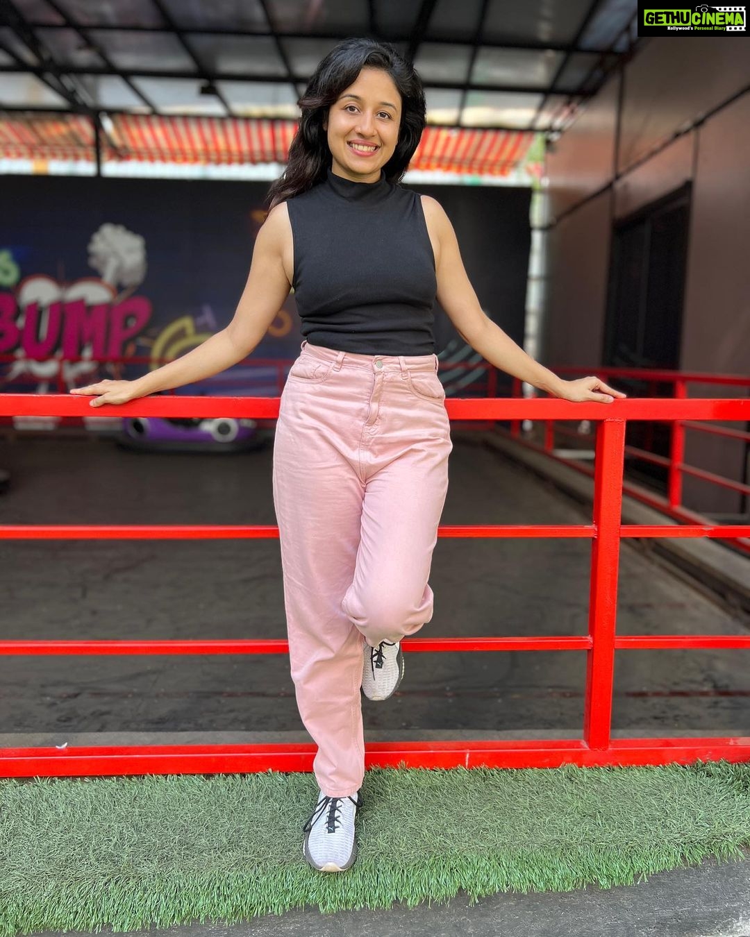 Paridhi Sharma Instagram - Let the life flow in you... #mezone #free #spirited #livingmoments #livelife #coolme