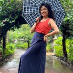 Paridhi Sharma Instagram - Raining time ❤️❤️❤️ #mumbai #rains #mausam #twirling #mastimood #freestyle