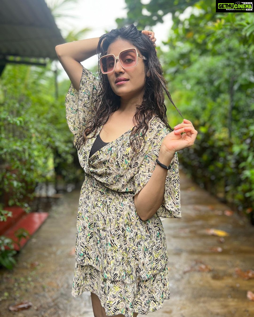 Paridhi Sharma Instagram - Darling,Don’t let anyone ever dull your sparkle... #green #selflove #nature #smile #pose #posing #actress