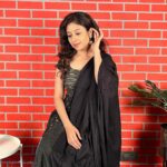 Paridhi Sharma Instagram - यूँ भी इक बार तो होता कि समुंदर बहता कोई एहसास तो दरिया की अना का होता.. #gulzar #shayari #soch #adakari