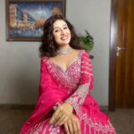 Paridhi Sharma Instagram - It's time to Glow 🌸 #lehanga #pink #glow #bridallook #indianlook #ethnicwear #instapic #actress Styledby- @stylebyrj Outfit: @labelarshisinghal Styling Assistant: @riyagarg3882