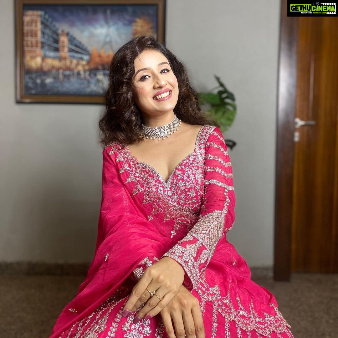 Paridhi Sharma Instagram - It's time to Glow 🌸 #lehanga #pink #glow #bridallook #indianlook #ethnicwear #instapic #actress Styledby- @stylebyrj Outfit: @labelarshisinghal Styling Assistant: @riyagarg3882