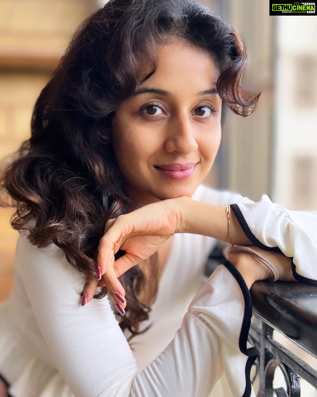 Paridhi Sharma Instagram - The healthiest response to life is joy.. #joy #life #perspective #bepositive