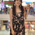 Paridhi Sharma Instagram - The greatest step towards a life of simplicity is to learn to let go.. #wisdomquotes #simplelife #smile #posing