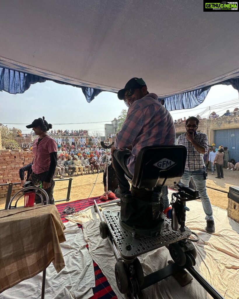 Parineeti Chopra Instagram - The best human, the best director🔥 Imtiaz sir - Thankyou for making me your Amarjot.. Thankyou for letting me surrender. @imtiazaliofficial Diljit - I love you my sabse accha dost! Ab kiske saath gaungi main? @diljitdosanjh Thankyou mera Chamkila crew. You were the best. This film was my meditation .. ✨🙏 #Chamkila #FilmWrap #Punjab