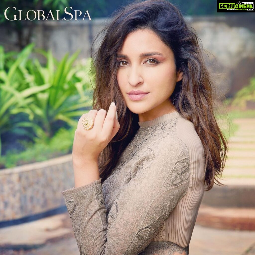 Parineeti Chopra Instagram - Lookin’ at you! 🥰💕 For @globalspaindia , Chief Editor: Parineeta Sethi (@parineetasethi) Produced by: Maximus Collabs (@maximus_collabs_ ) Photographer: Abheet Gidwani (@abheetgidwani ) Makeup Artist: Maryna Fialkina Hair Stylist: Flavien Renault Stylist: Nayaab Randhawa (@nayaabrandhawa) Location: J W Marriott Mumbai Sahar (@jwsahar )