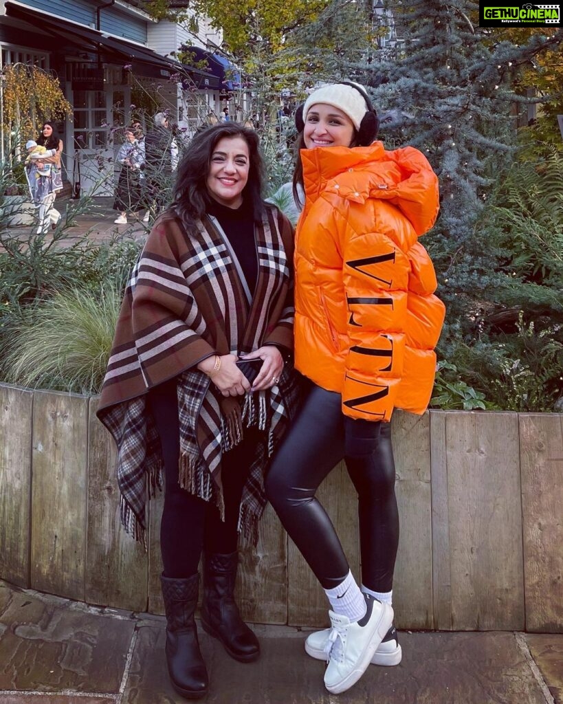 Parineeti Chopra Instagram - I could say a million things, but I’ll stick to the simple truth - YOU ARE THE BEST MOM IN THE WORLD. There will never be anyone more graceful, dignified, funny, strong, caring, sacrificing and inspiring. Also, giggly. Mainly giggly. Happy bdayy Chotu! Glad you’re not tall, because most of our jokes would go waste. 🙏 @reenachopra.art ✨🎂💕
