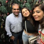 Parineeti Chopra Instagram - Reunited with my lovess! May have been alot of cuddling, hugs and I love youss 🥰🥰 @namrata4u @rakeshscuba Dubai, United Arab Emirates