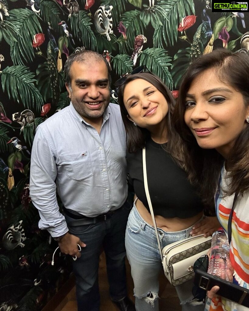 Parineeti Chopra Instagram - Reunited with my lovess! May have been alot of cuddling, hugs and I love youss 🥰🥰 @namrata4u @rakeshscuba Dubai, United Arab Emirates