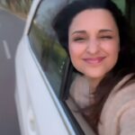 Parineeti Chopra Instagram - Falling in love with my motherland all over again .. #Punjab #DrivesToSet 💕🎥
