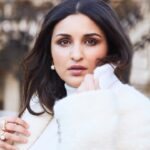 Parineeti Chopra Instagram – Couldn’t decide between the photos and the videos 💁🏻‍♀️

HMU – @kanizali @_roheena 
Stylist – @twofoldstyles