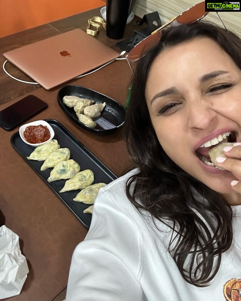 Parineeti Chopra Instagram - The BEST food, made by the best humans! 😍 Momos or some LIFE ALTERING dal makhni ? YES PLEASE. 💪 Order now, thank me later. @fattigerindia @theolddelhi