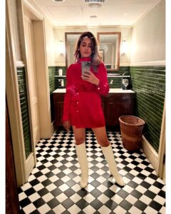 Parul Yadav Instagram - Driving down nostalgia lane with my oldest friend @montyjain909 and @sapna9392 at his birthday party!! I have known Monty since I was 14 and I am now convinced he is an age defying vampire 😂😂. Yuletide greetings to all!!

#nostalgia #birthdaybash #vibe #ootd #christmas #red #glamour #christmas #christmaseve #sunday #sundayvibe #weekend #yuletide