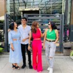 Parul Yadav Instagram - Living the life I asked the Gods for!! With my sisters and dearest friend on Dusshera!! Breaking the 9 day fast the #Yuatcha way!!! Yauatcha Mumbai