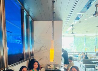 Parul Yadav Instagram - Living the life I asked the Gods for!! With my sisters and dearest friend on Dusshera!! Breaking the 9 day fast the #Yuatcha way!!! Yauatcha Mumbai