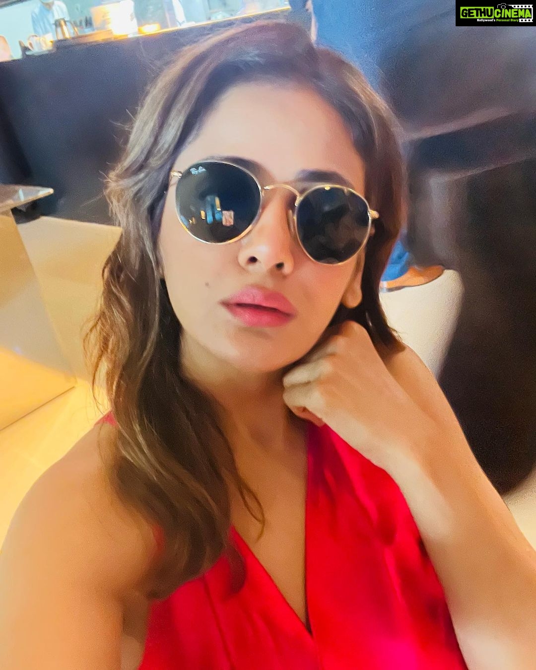 Parul Yadav Instagram - Living the life I asked the Gods for!! With my sisters and dearest friend on Dusshera!! Breaking the 9 day fast the #Yuatcha way!!! Yauatcha Mumbai