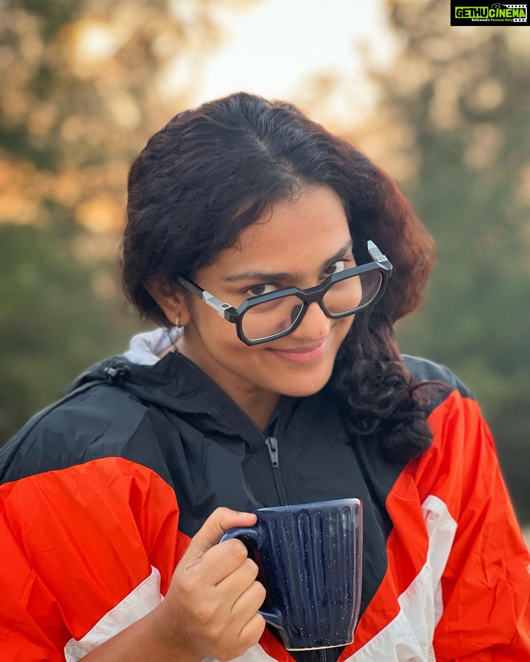 Parvathy Instagram - No filter Sunday morning joy captured so beautifully (as always) by @bheegaran 🌝