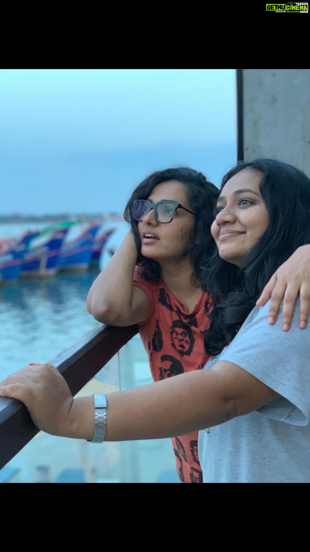 Parvathy Instagram - Meet my friend Athira Sujatha RadhaKrishnan aka Thiramala. It’s her birthday and I’ll let this video do the talking because.. BECAUSE ..LIFE!!! 😂 I present you - Mother of Pigeons, Dancer extraordinaire, Makeup Influencer, Dream chaser, Bigg Boss Analyser No.1 and my dear alavalathi. I’m sure I could have finished making this reel faster but I had to stop so many times because I’d keep laughing and my sides hurt. @athirasujatha muthinkudame I love you! Happy Birthday!! 👑🌊♥️
