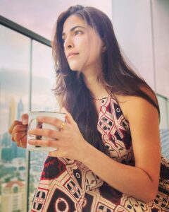 Parvathy Omanakuttan Instagram - Chai with a view … I am talking about my POV not yours 😜. On a serious note, it’s been a while since I have had the luxury to enjoy a good cup of Chai without the feeling of uneasiness and bloating. It has been a tough 4 months for me with managing my health and there is still a long way to go. Like my doctor says “Parvathy you are a work in progress”. If I have realised anything through this lifestyle change, it is that our body needs to be worshiped like a temple, we need to pay close attention to the signs our body is giving us and we need to absolutely respect the body’s synchronicity with nature; after all we too are made of the “Panchamahabhootas” or simply put The 5 elements - Earth 🌏, Fire 🔥, Wind 🌀, Water 💦 and Space 🌌. While I learn to unlearn my not so good habits, I can now enjoy a few of my indulgences once in a while, with utmost gratitude and the view this evening just made me realise how beautiful nature can be even in the chaos that we are surrounded with 😇
Onwards and upwards on this journey with Ayurveda 🌱 
#ayurveda #yoga #ayurvedalifestyle #health #ayurvedic #healthylifestyle #ayurvedalife #wellness #ayurvedaeveryday #ayurvedicmedicine #natural #india #meditation #healthyfood #vegan #organic #fitness #ayurvedafood #skincare #healthy #beauty #nature #ayurvedatreatment #vata #kapha #pitta #herbalife #holistic-health #selfcare #love