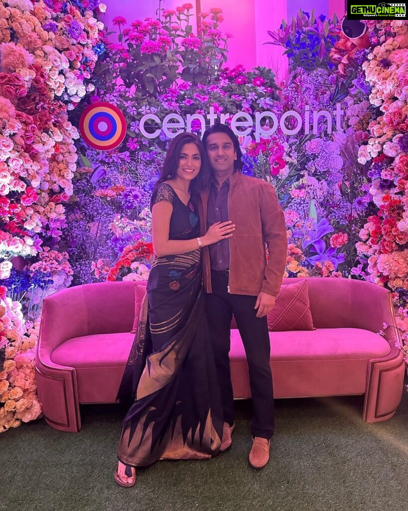 Parvathy Omanakuttan Instagram - Iftaar couldn’t have been more colourful ❤Fashion, Comfort, Elegance befitting the ever stylish @razabeig and @centrepointme. Decor @321events.ae 6 yards of beauty @kalyansilks