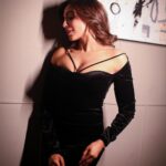 Parvatii Nair Instagram - Can you help me pick the best 🖤