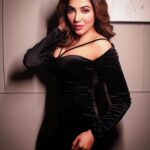Parvatii Nair Instagram - Can you help me pick the best 🖤