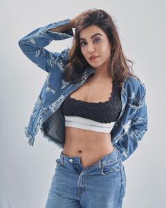 Parvatii Nair Instagram - Fashion is like eating , you Should not stick to the menu 😈

#fashion #louisvuitton #alexanderwang #trending