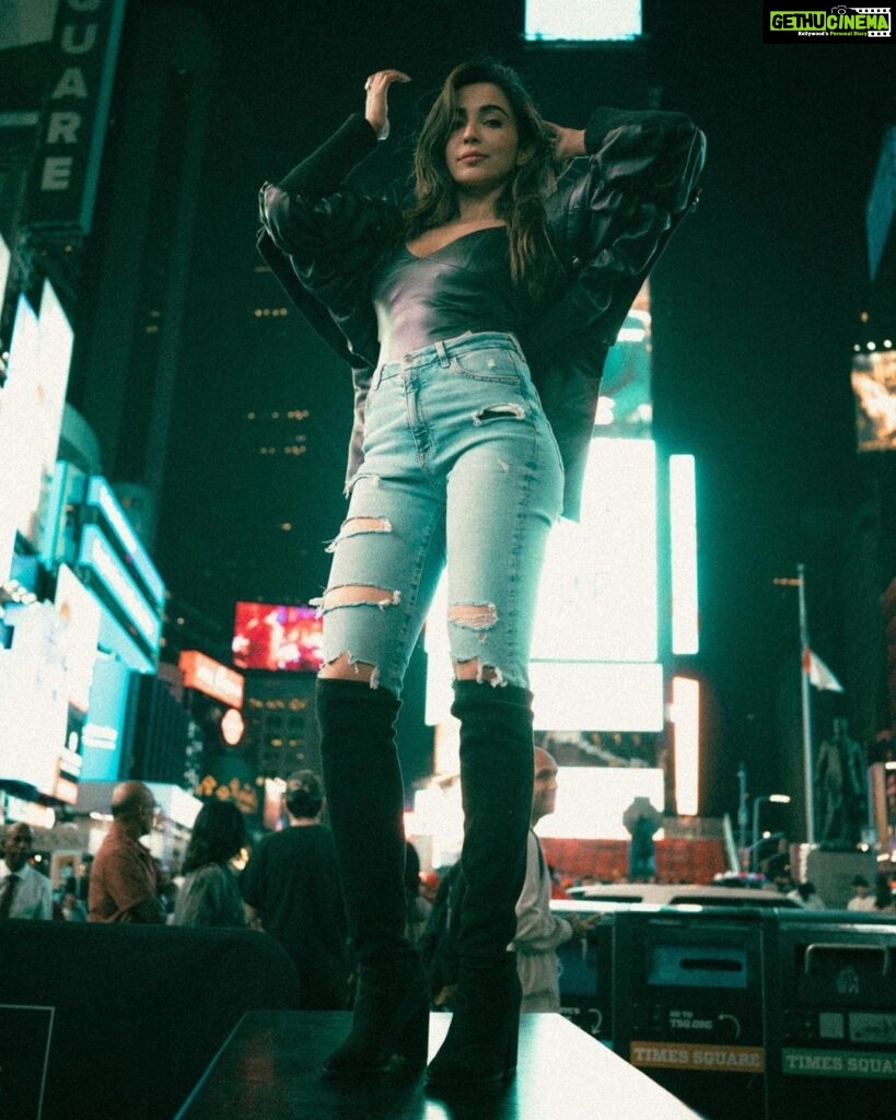 Parvatii Nair Instagram - Exploring NYC - the strolls and ecstatic moments 🥰 New York