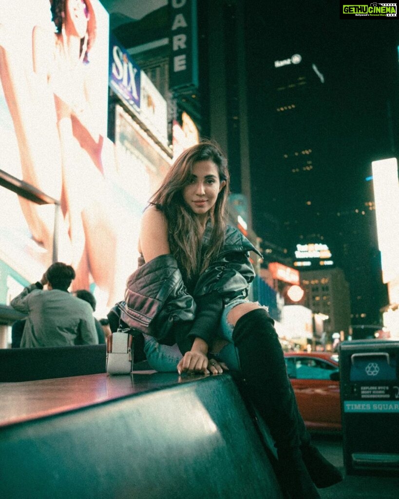 Parvatii Nair Instagram - City lights 🏙️ @ivigneshrajendran Times Square New York