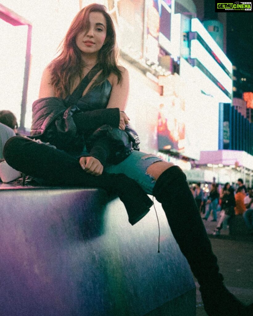 Parvatii Nair Instagram - City lights 🏙️ @ivigneshrajendran Times Square New York
