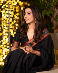 Parvatii Nair Instagram - Black swan 🦢 @murugeshmakeup_hair @farhaa_makeupartist @shri_she @chennai_jazz @sathyaphotography3 @elementsoneastcoast