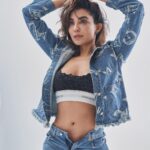 Parvatii Nair Instagram - be UnCoNvEnTiOnAl ! @frames_by_nithin 📸 Styling by @paviiiee_08 from #parvatiswardrobe @naaz_makeup_hair Wearing @louisvuitton @alexanderwangny