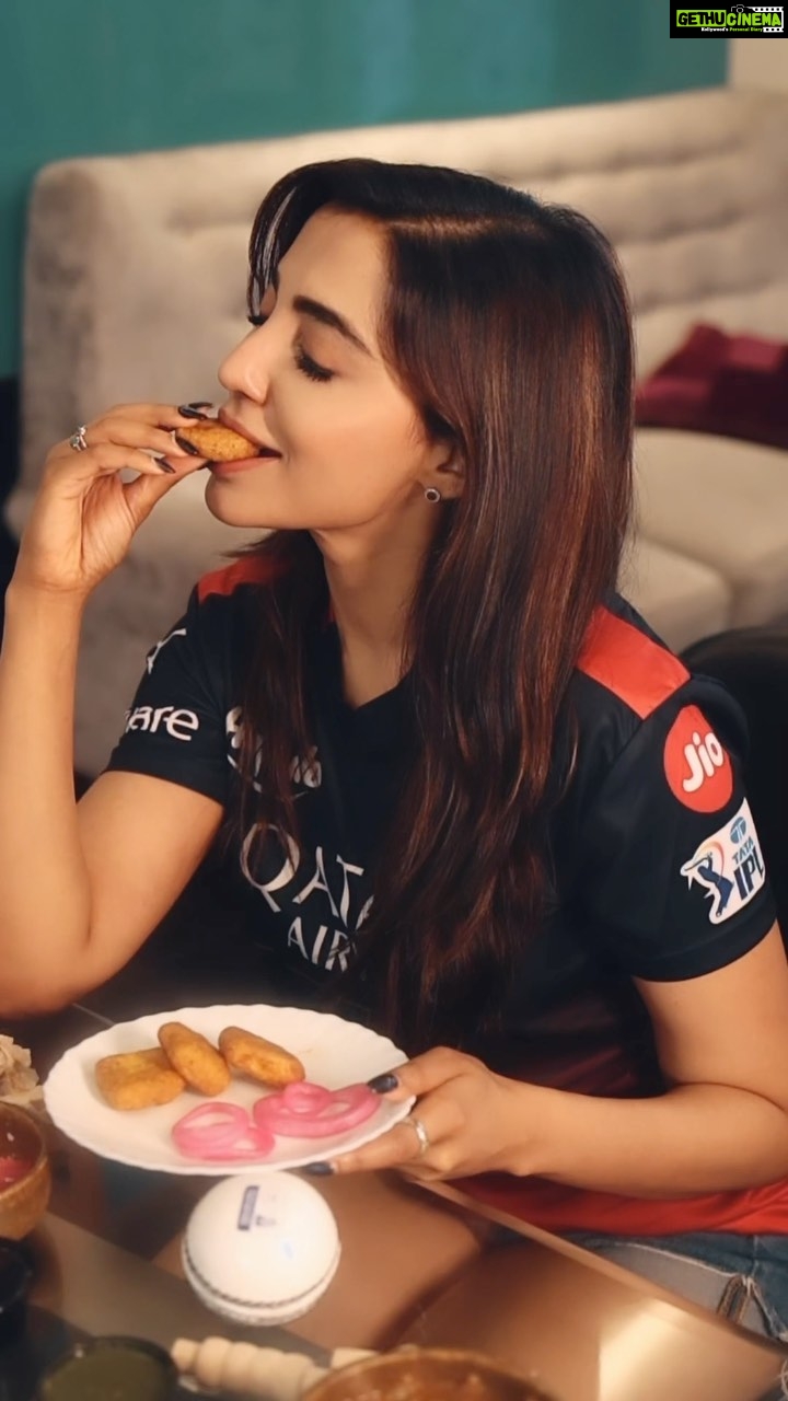Parvatii Nair Instagram - IPL SEASON IS HERE! Yeehe! It’s time to get tickets to our favourite matches! However, what will I eat on my match day? ITC Master chef Creations, which has always provided us with the greatest North Indian cuisine in Bangalore, has been named the official gourmet partner of RCB for IPL 2023. Deck your table with ITC Master Chef Creation’s spicy, authentic North Indian cuisine and spend your match day with your friends, roomies, partner or may be for you alone. After all, it’s the season of never-ending debates about who will win! While watching the game, set out these delectable dishes and enjoy the company. ITC Masterchef Creations’ matchday specials and RCB’s Play Bold Creations are now available for delivery across Bangalore on Swiggy and Zomato. You can order your favourite dishes using the below links, https://www.zomato.com/bangalore/itc-master-chef-creations-new-bel-road-bangalore https://www.swiggy.com/restaurants/itc-master-chef-creations-abshot-layout-vasanth-nagar-bangalore-324244 #ITCMasterChefCreations #rcb #royalchallengersbangalore #ipl2023 #ipl2023comingsoon #rcbfans #rcbforever #rcbian #itcmcc