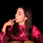 Parvatii Nair Instagram - What do you do when you crave for something tasty, but want to ensure it’s healthy too? 🤔 I always order wholesome food from @aashirvaadsoulcreations! ♥️ And this time I ordered from the newest addition to their menu - The Millet Range. 🌾 They have a variety of options to choose from like: 🍛Plain Millet Khichdi 🍲 Subz Millet Khichdi 🍚 Achari Millet Khichdi 🍛 Subz Achari Millet Khichdi 🍲 Lehsuni Millet Khichdi 🍡 Mixed Millet & Jaggery Churma Did you know that millets are an excellent source of protein, fibres and nutrients, and taste absolutely delicious? 😋 It’s time to bring millets back to our table, and head from no millet to #GoMillet! 🤩 So, have you #HadMilletYet? 💭 #AashirvaadSoulCreations #WholesomeGoodnessEveryday #WholesomeFood #AuthenticIngredients #FlavorfulFood #GoMillet #HadMilletYet #DoorstepDelivery #OrderNow #OrderOnSwiggy #OrderOnZomato