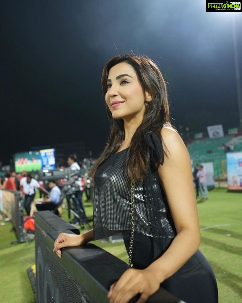 Parvatii Nair Instagram - Had great time supporting my favourite team #teluguwarriors The CCL is here! The only thing better than cricket is your favourite stars playing cricket! Join us and the rest of India and let’s play together on FAIRPLAY- India’s most popular and trusted betting exchange. 🏏 Register today, win everyday 🏆 #ccl #celebritycricketleague #cricketfans #cricketlovers #fairplay #fairplayclub #fpclub #fairplayindia #playandwin #winmoney #wineveryday #bonus #instantwithdrawals #ipl #t20cricket