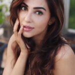 Parvatii Nair Instagram - Be anything but predictable 👩🏻 @sanjay.2309 @joshapp.malayalam @officialjoshapp