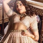 Parvatii Nair Instagram - I could not pick my favourite ! Can u help me out??😋 Celebrity & Actress : @paro_nair Photgrapher : @shrikanth_sy MUA : @geetarao76 Makeup academy : @glossnglass.makeupacademy @glossnglass.bridalstudio Designer : @samyakkclothing Jewellery : @tyaanijewellery Location : @secretstorybengaluru