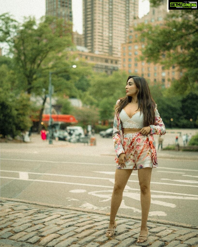 Parvatii Nair Instagram - A New York minute 😊 #nyc #solo #solotravel
