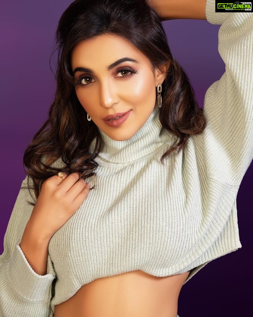 Parvatii Nair Instagram - I was not sure which one Should be the cover 😜 Styling & Outfit @soigne_official_ Photography @gk_.photography._ Makeup @makeupbyvaishalikrishnan Hairstylist @loki_makeupartist