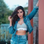 Parvatii Nair Instagram – Good day 🤗
Which one 🤘

@sathyaphotography3