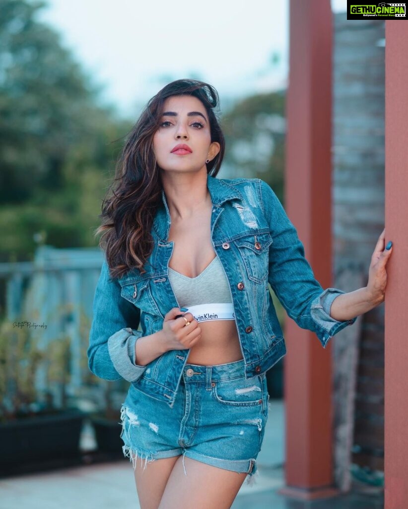 Parvatii Nair Instagram - Good day 🤗 Which one 🤘 @sathyaphotography3